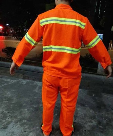 एंजेल   एस्कॉर्ट   के लिए   स्वच्छता   श्रमिकों% 2 सी   चिंतनशील   निहित   के...