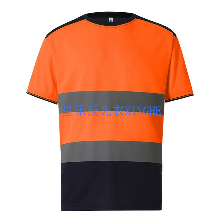 लोगो के साथ चिंतनशील पोलो शर्ट